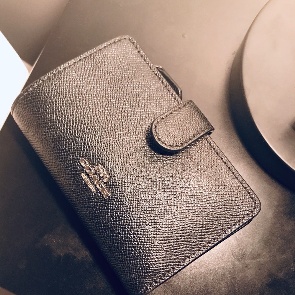 Coach Pebble Wallet Like New